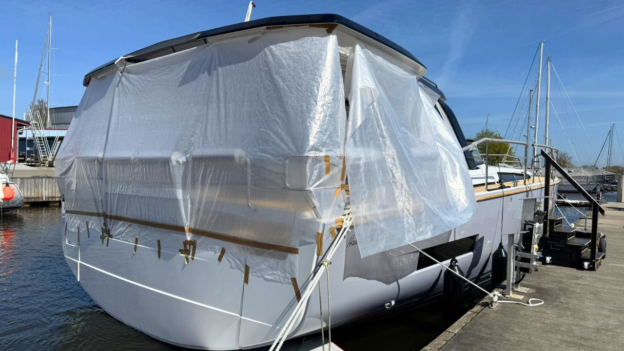 Hanse 590 mit Muster der Kuchenbude