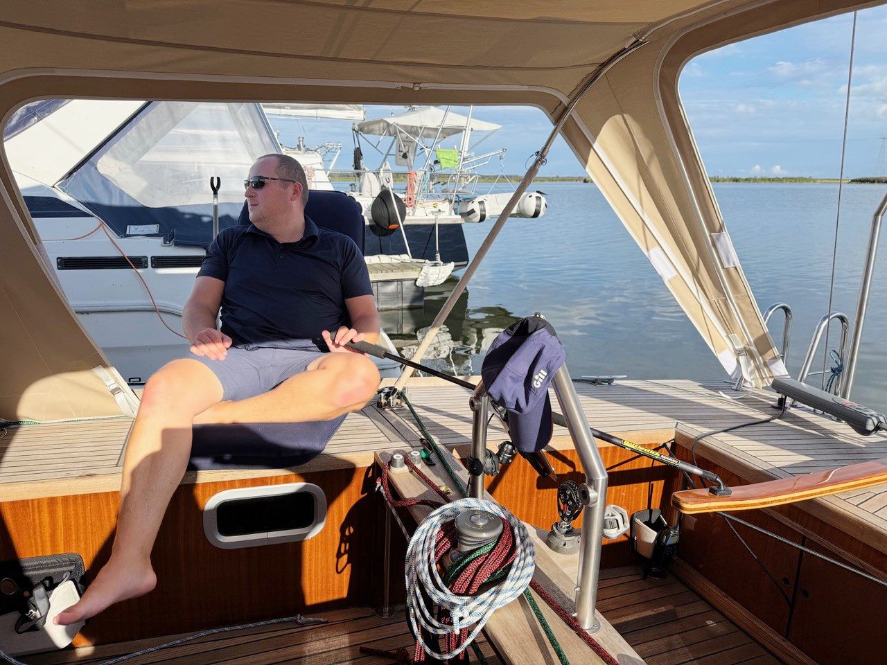 Hendrik genießt das überdachte Cockpit