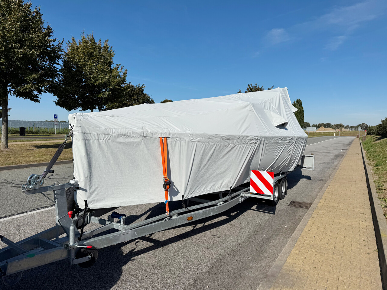 Transportplane auf der Straße