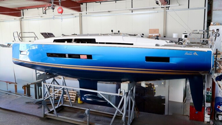 Equipment for a self-sufficient sailing yacht